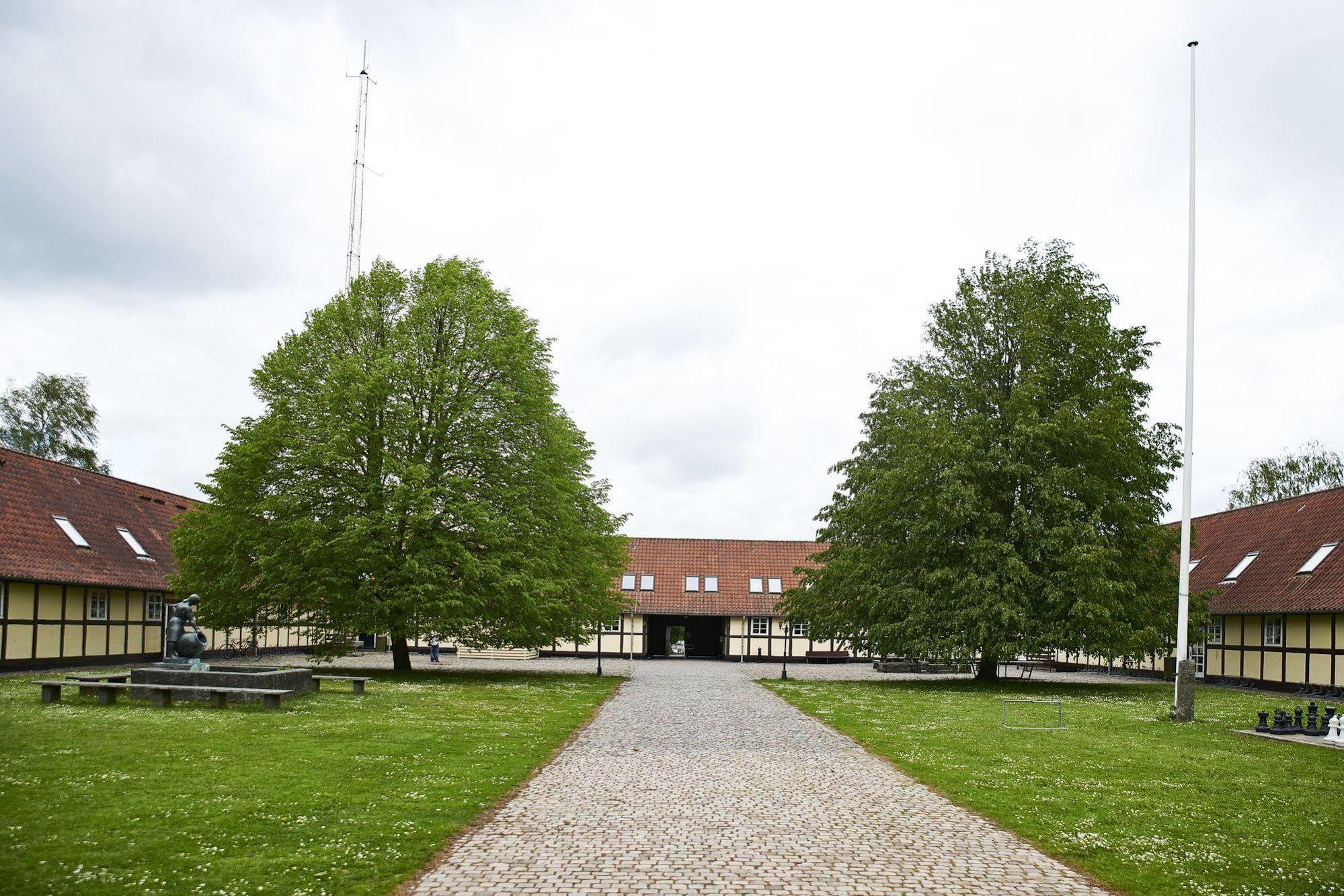 Kragsbjerggaard Vandrerhjem Odense Exterior foto